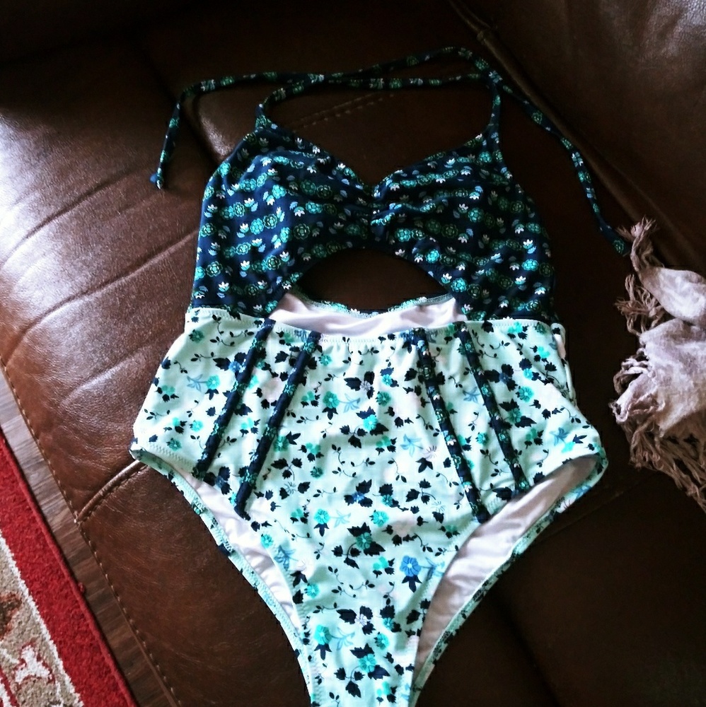 Cupshe Size Small Swimsuit
